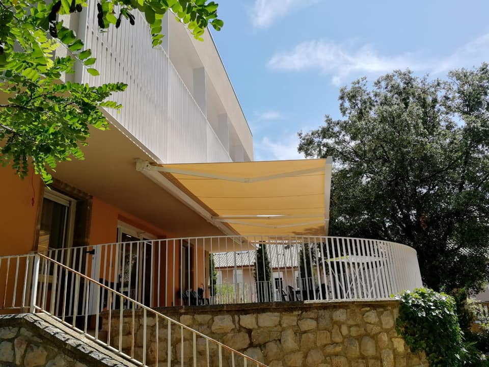 131_LLAZA_TENDALS EGARA_01